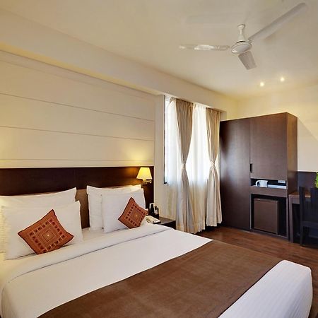 Whispering Palms Hotel Jaipur Eksteriør billede