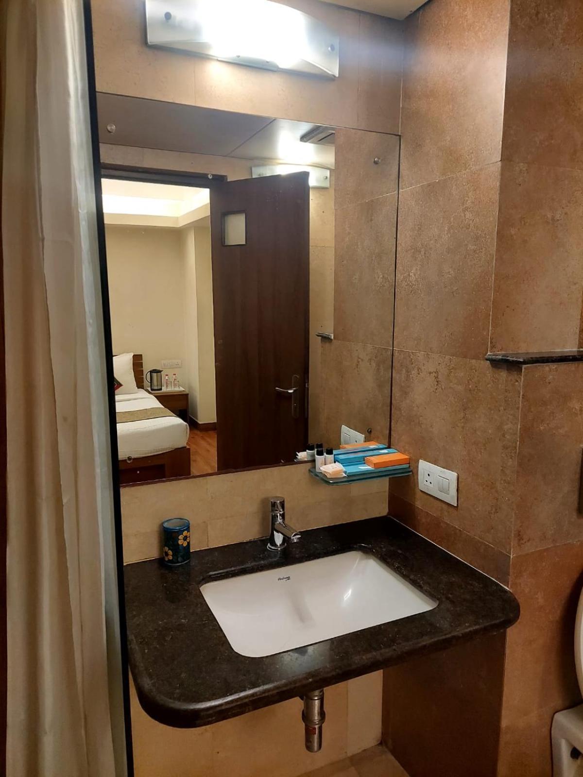 Whispering Palms Hotel Jaipur Eksteriør billede
