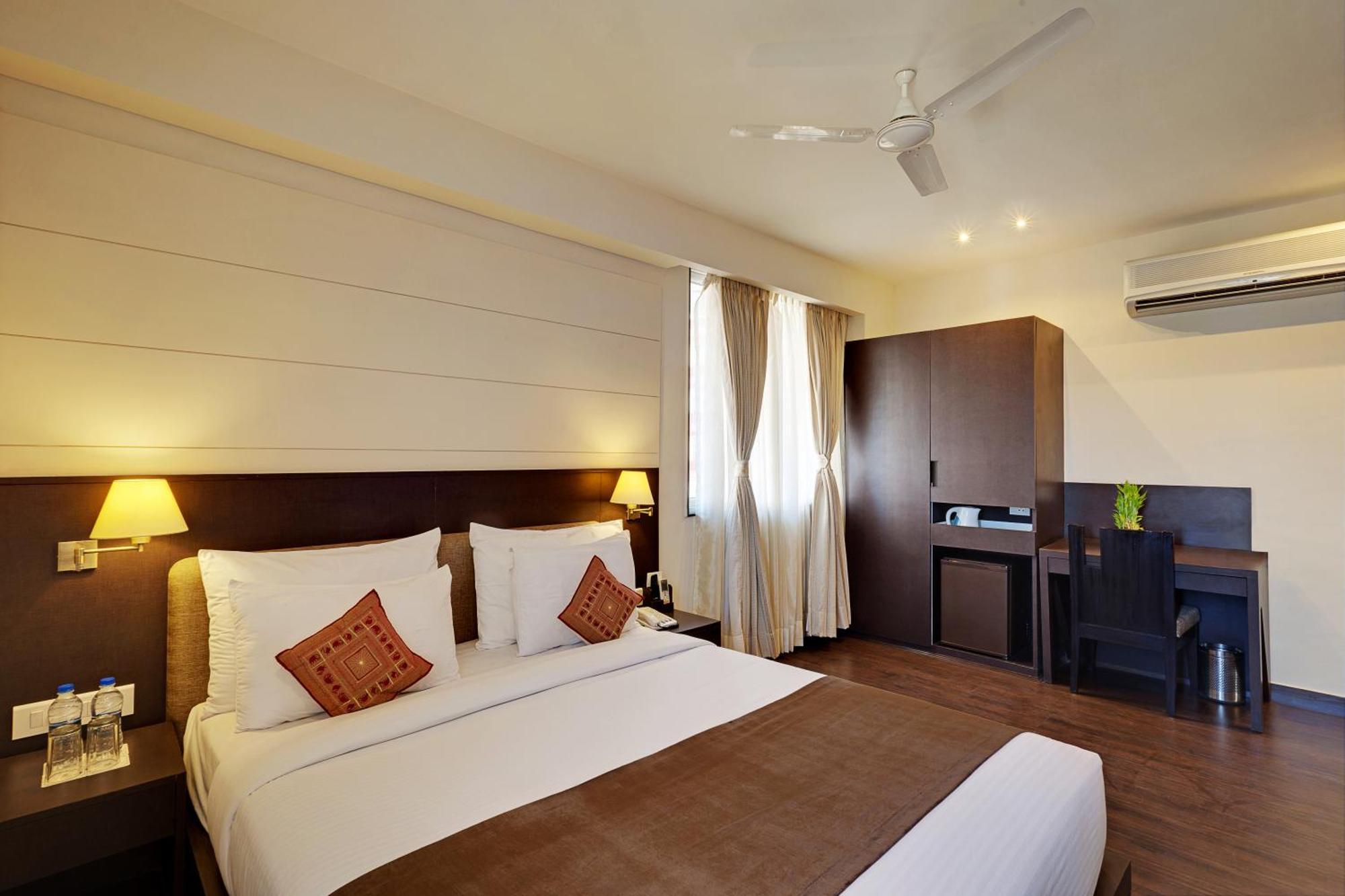 Whispering Palms Hotel Jaipur Eksteriør billede
