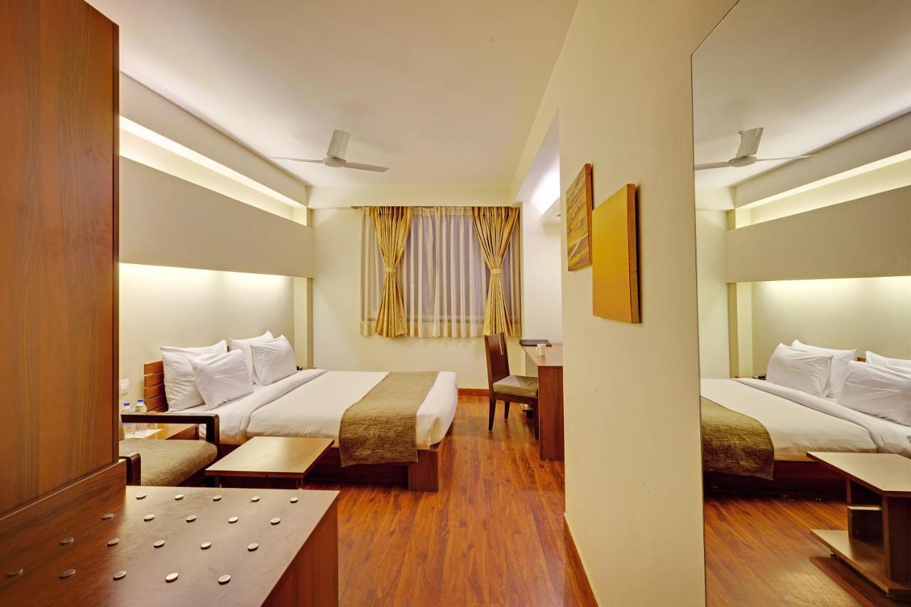 Whispering Palms Hotel Jaipur Eksteriør billede
